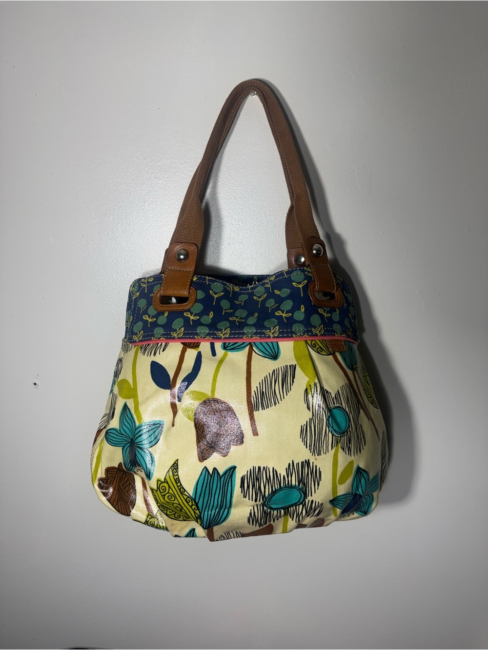 Fossil Key-Per Floral Pattern Cream and Teal Tote Bag